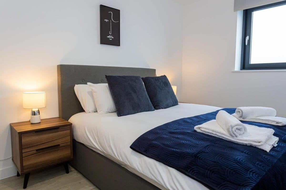 Modern 2 Bed Salford Apartment Stunning Views Manchester Eksteriør bilde