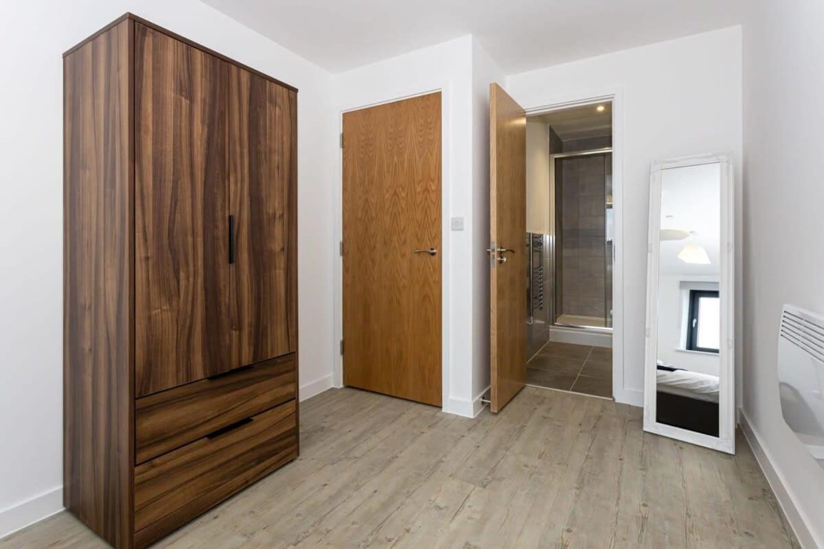 Modern 2 Bed Salford Apartment Stunning Views Manchester Eksteriør bilde