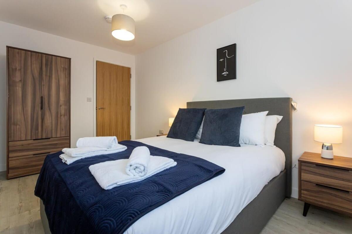 Modern 2 Bed Salford Apartment Stunning Views Manchester Eksteriør bilde
