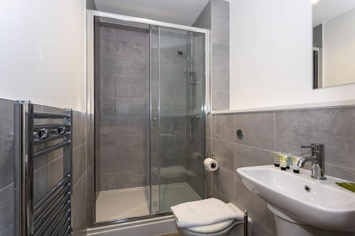 Modern 2 Bed Salford Apartment Stunning Views Manchester Eksteriør bilde