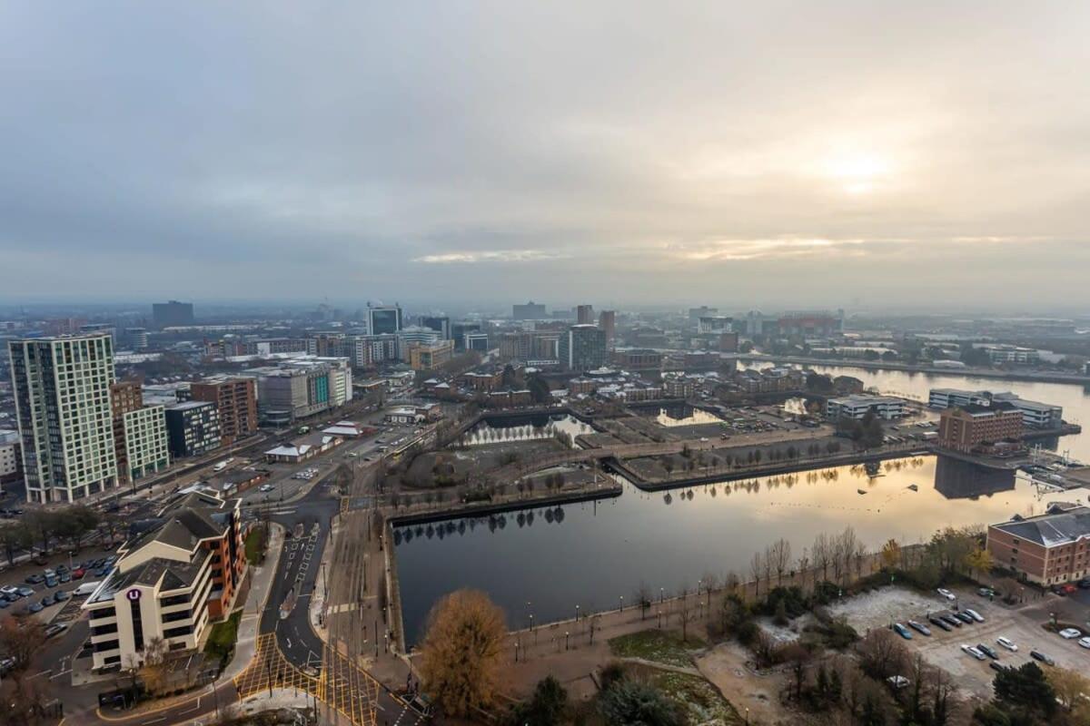 Modern 2 Bed Salford Apartment Stunning Views Manchester Eksteriør bilde