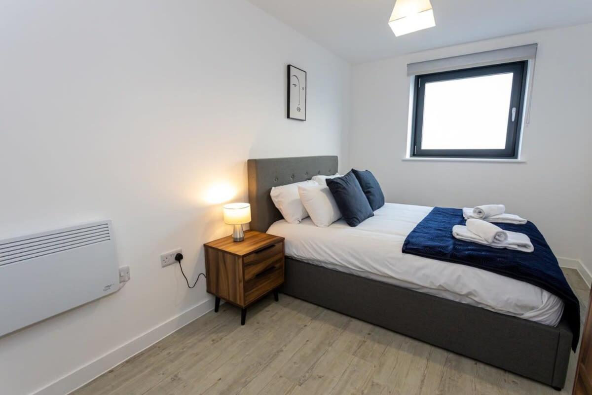 Modern 2 Bed Salford Apartment Stunning Views Manchester Eksteriør bilde
